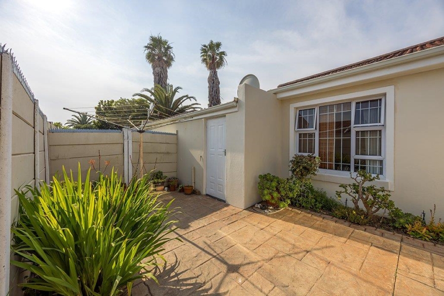 2 Bedroom Property for Sale in Bothasig Western Cape